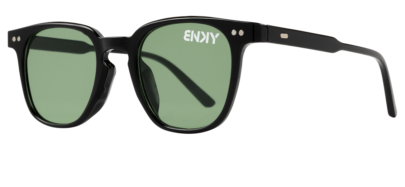 Stylish Alicante sunglasses in black with green lenses, perfect for a trendy look and sun protection. Ideal for outdoor adventures.