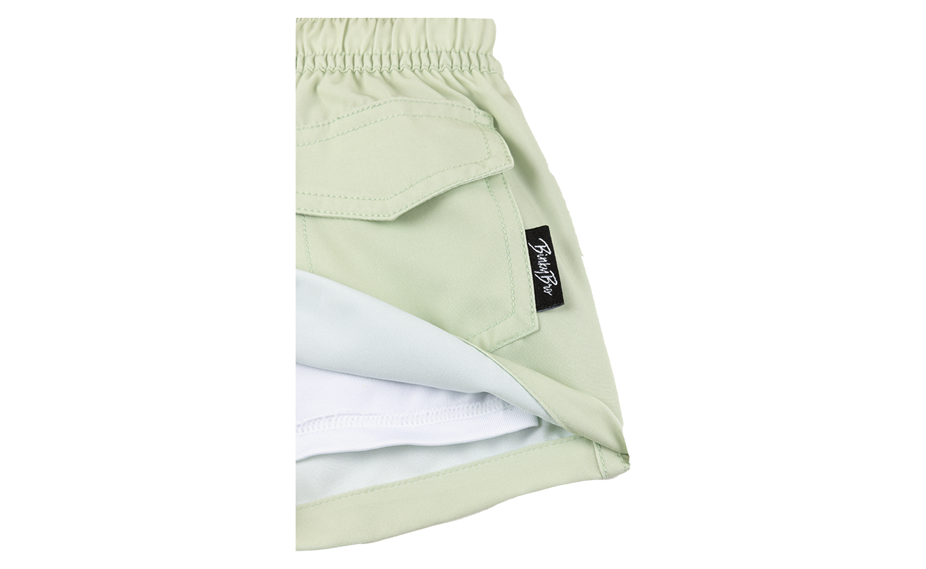 Light green Lyon 25 shorts with an elastic waistband and side pocket, designed for infants and toddlers.