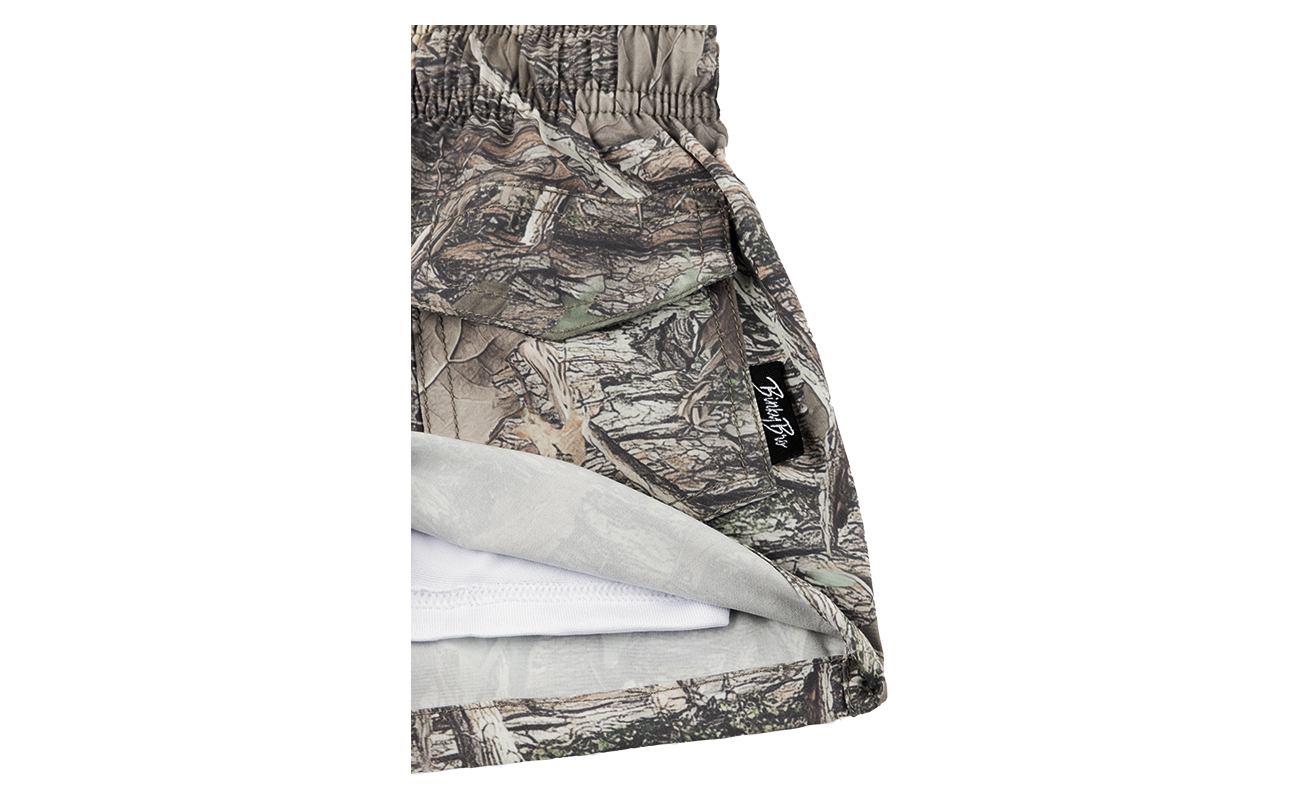 Stylish camo shorts featuring a soft inner lining, perfect for active infants and toddlers. Ideal for outdoor adventures.